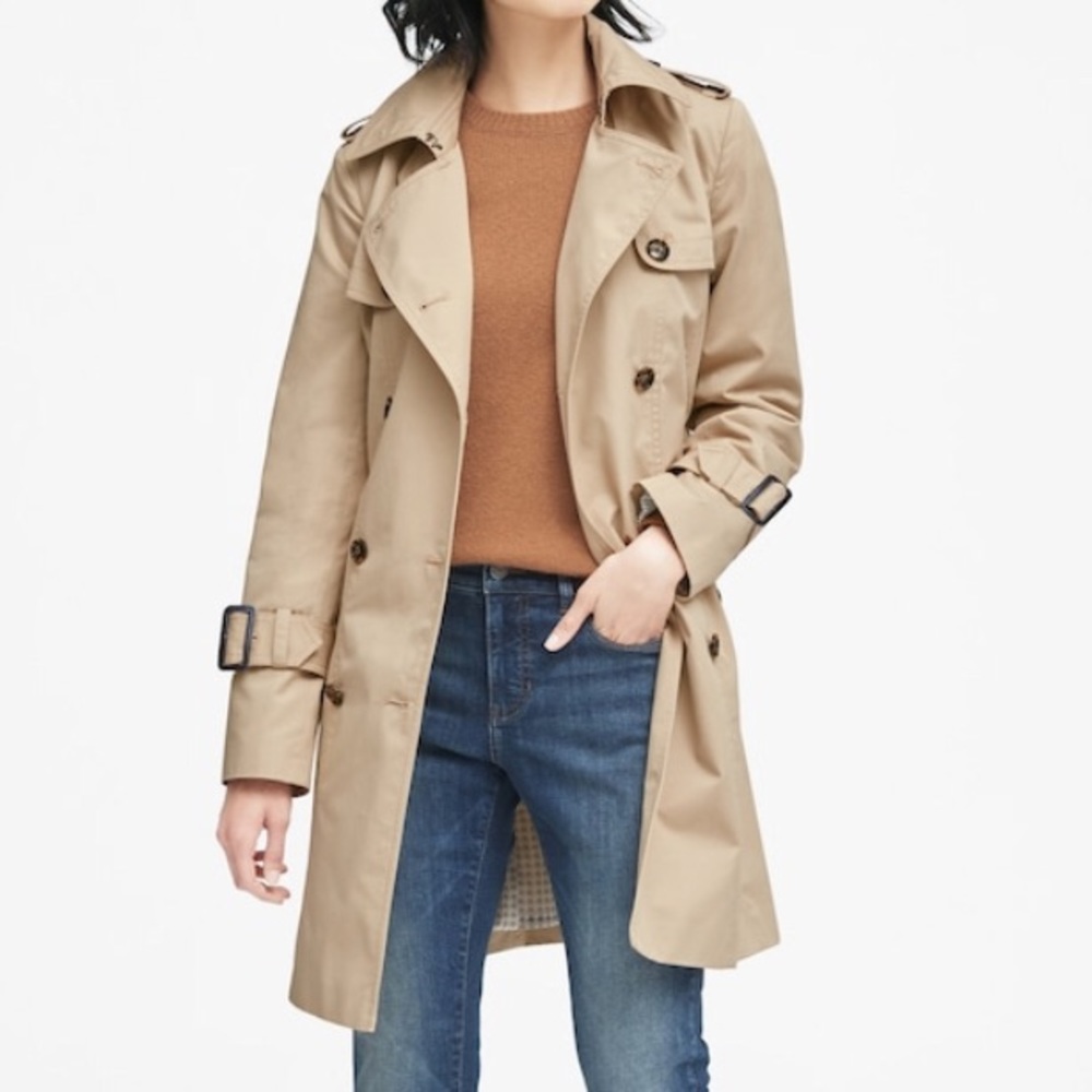 Women’s trench coat , double breasted.